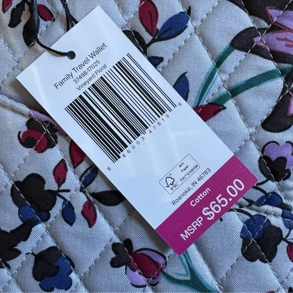 NWT Vera Bradley Family Travel Wallet In Vineyard Floral Pattern RFID PROTECTION - Picture 4 of 4